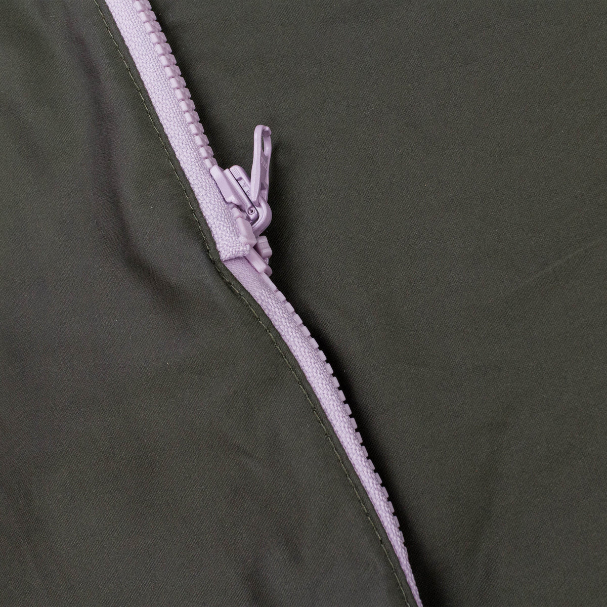 HALF ZIP ANORAK OLIVE/LAVENDER HOODIE